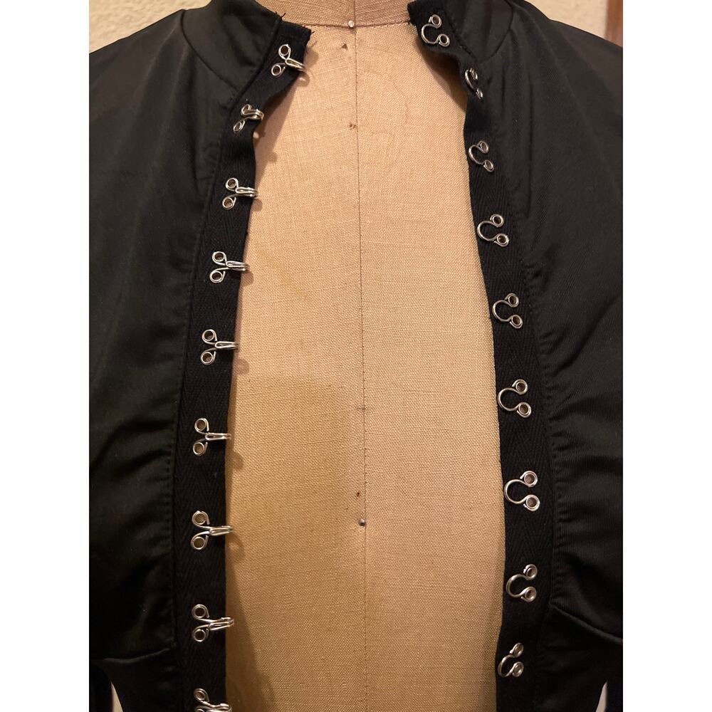 Women's Black Long Sleeve Mock Neck Hook and Eye Closure Crop Top NWOT Size M - Picture 8 of 10